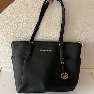 Black Micheal Kors Jet Set Tote